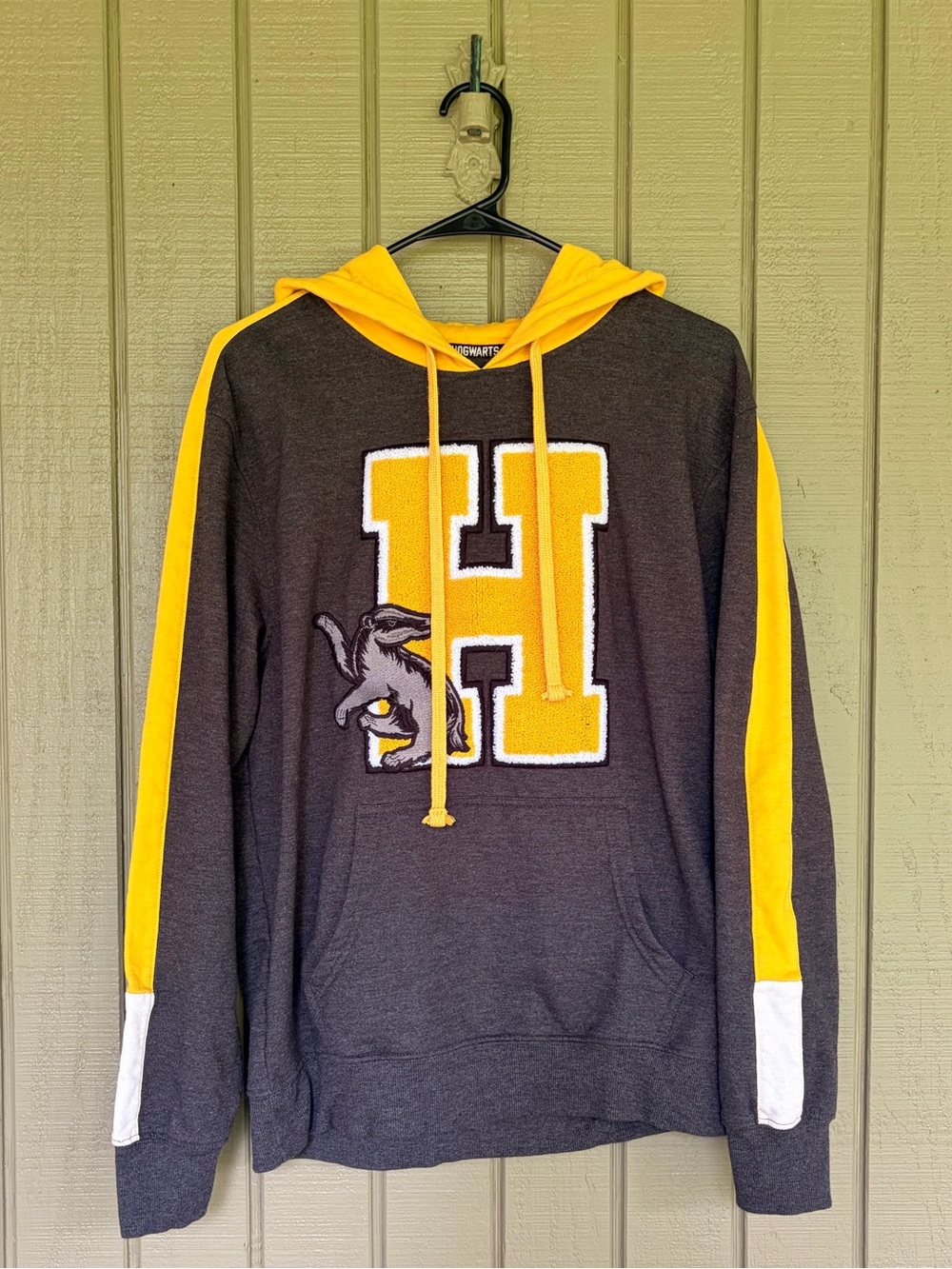 Harry Potter Hufflepuff Varsity Hoodie Medium Charcoal Grey Yellow Patch